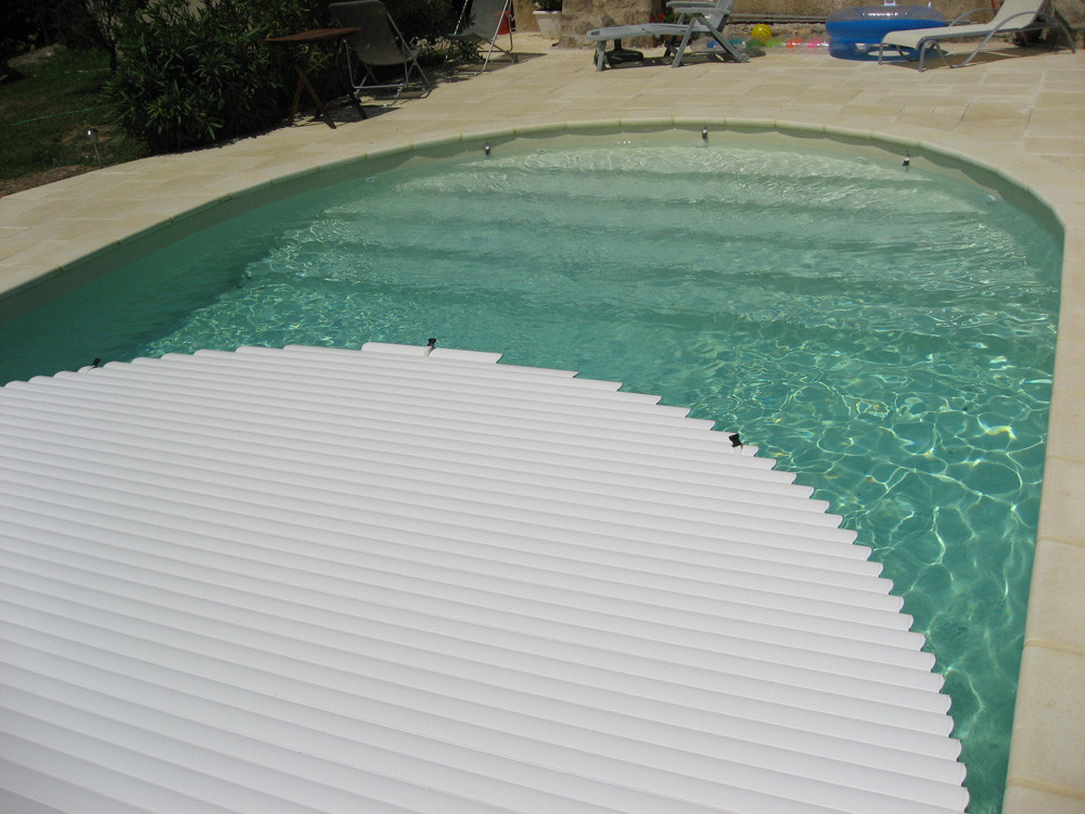 Estore de enrolar "Sylver Roll" acima do solo para piscina Caimans