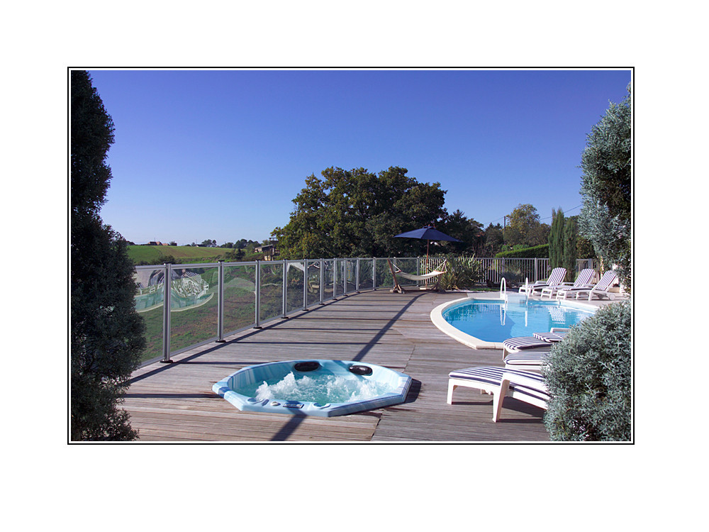 Vedação da piscina com painel transparente