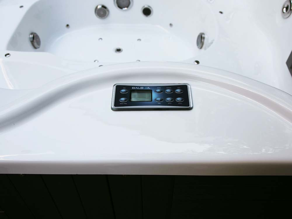 Spa "Cuba" 6 lugares - Tanque branco - Balboa integrado + sistema Bluetooth - 220x210x80cm