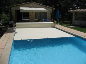 Estore solar "Golden Roll" acima do solo - 10 x 5 m